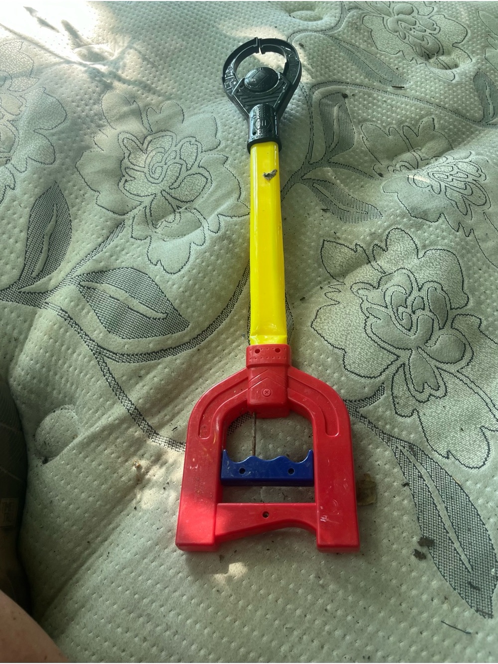 Kids Grabber Toy - Yellow, Red, Blue